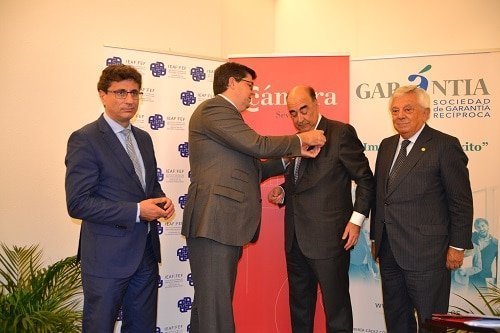 LUIS ISASI RECIBIÓ LA INSIGNIA DE ORO DEL IEAF 2019