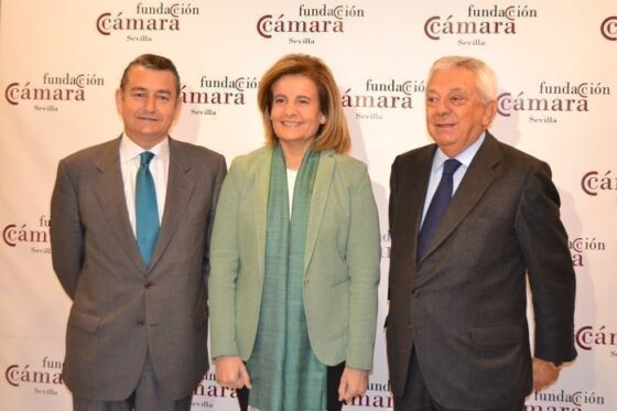 El Delegado del Gobierno en Andalucía, Antonio Sanz, ofreció una conferencia en los foros que la Fundación Cámara de Sevilla celebra en el Club Antares