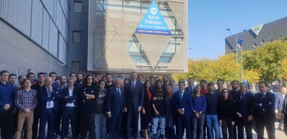Sus Majestades saludan a alumnos del CITE en Cartuja Center