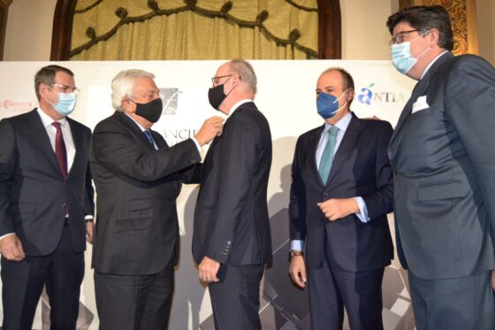 GALARDON DEL IEAF AL PRESIDENTE DE LA BOLSA DE MADRID