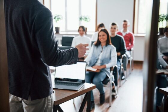 Emprendimiento e inserción laboral para desempleados