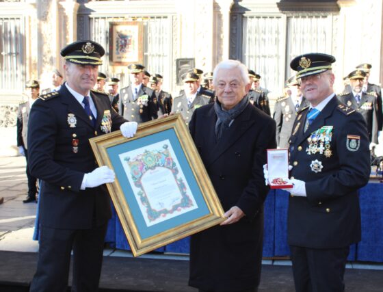 La Cámara distingue con su Medalla de Oro a la Policía Nacional  por la conmemoración de su Bicentenario