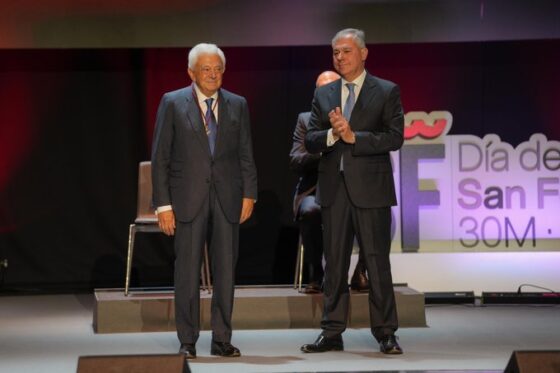 Francisco Herrero recibe la Medalla de Sevilla 2025
