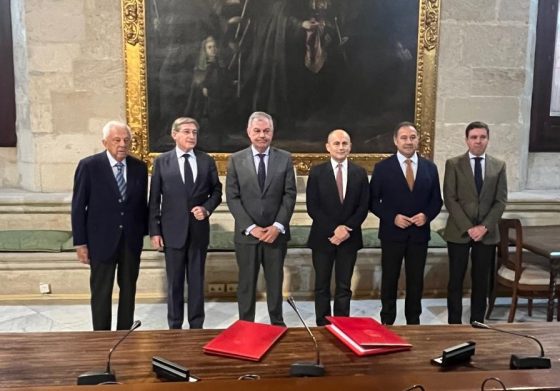 Firma del convenio con la promotora de ‘Vera Sevilla’ para construir la pasarela peatonal Princesa Leonor