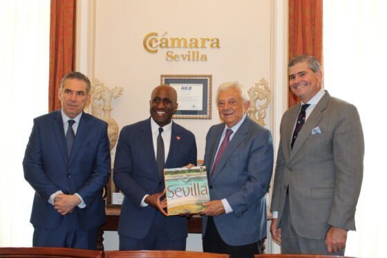 El alcalde de Kansas City visita la sede de la Cámara de Comercio de Sevilla
