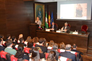 El Pleno de la Cámara de Comercio de Sevilla lamenta el fallecimiento de Fátima Báñez