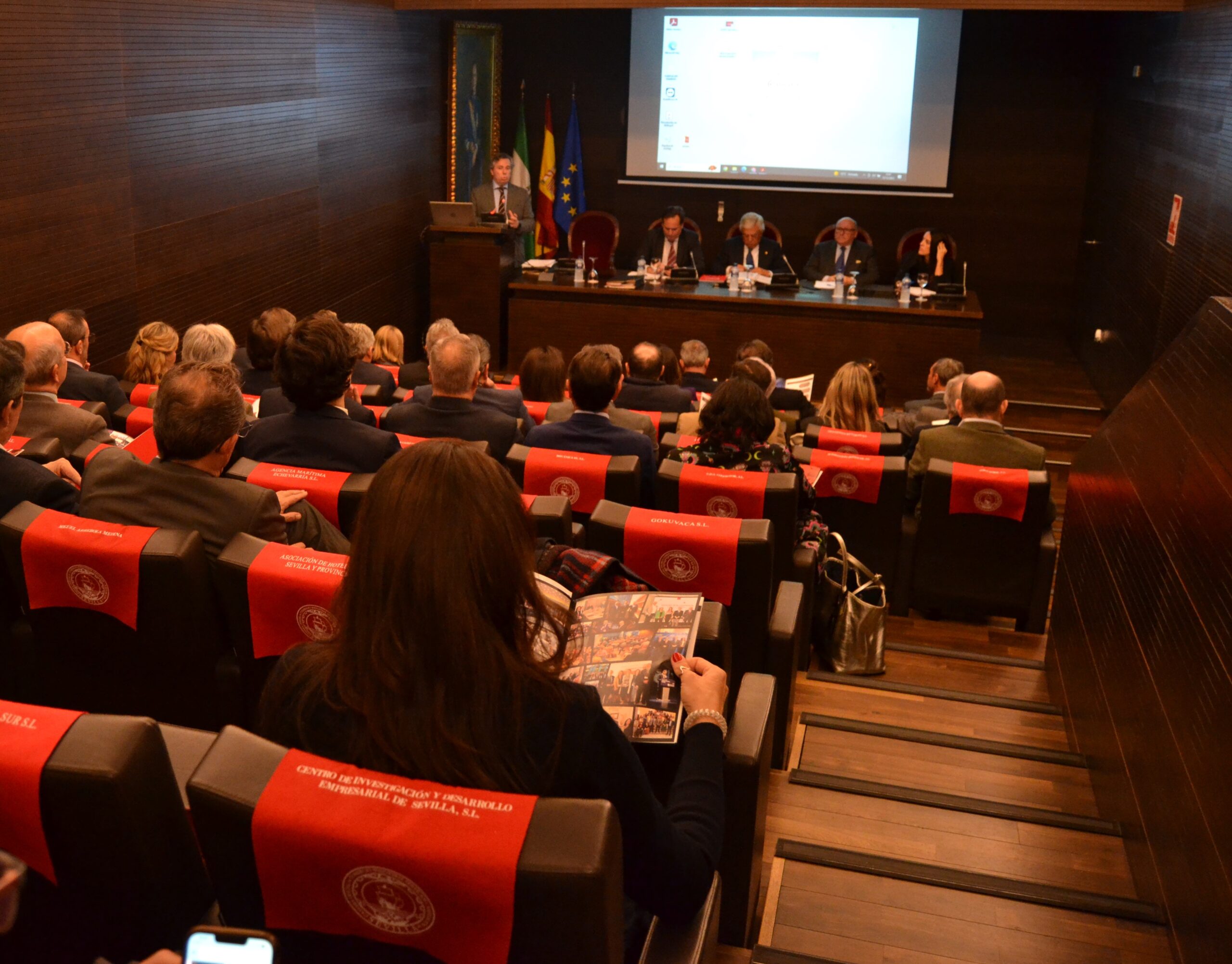 La Cámara de Comercio de Sevilla pide un puente aéreo a Madrid tras el corte del AVE